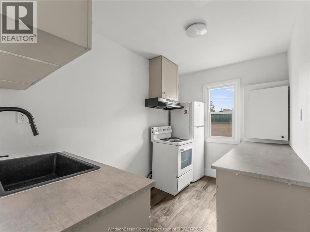 446 Wyandotte Street West Property Photo 21