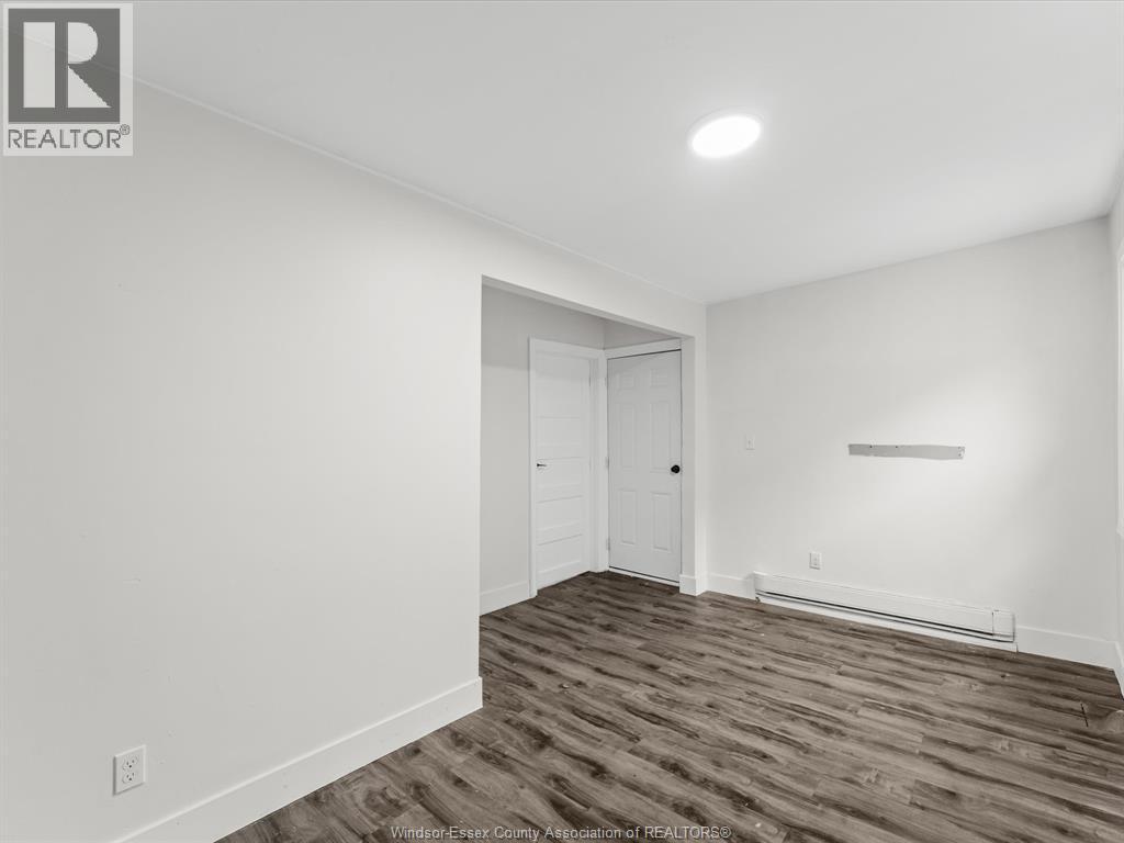 446 Wyandotte Street West Property Photo 23