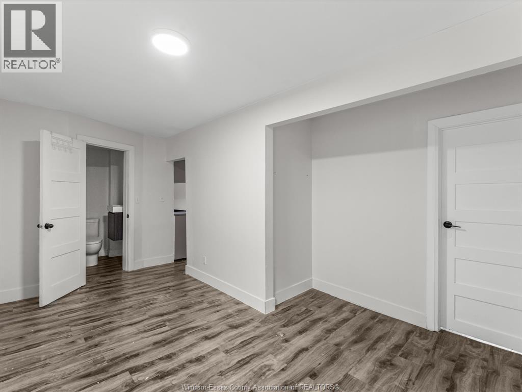 446 Wyandotte Street West Property Photo 24