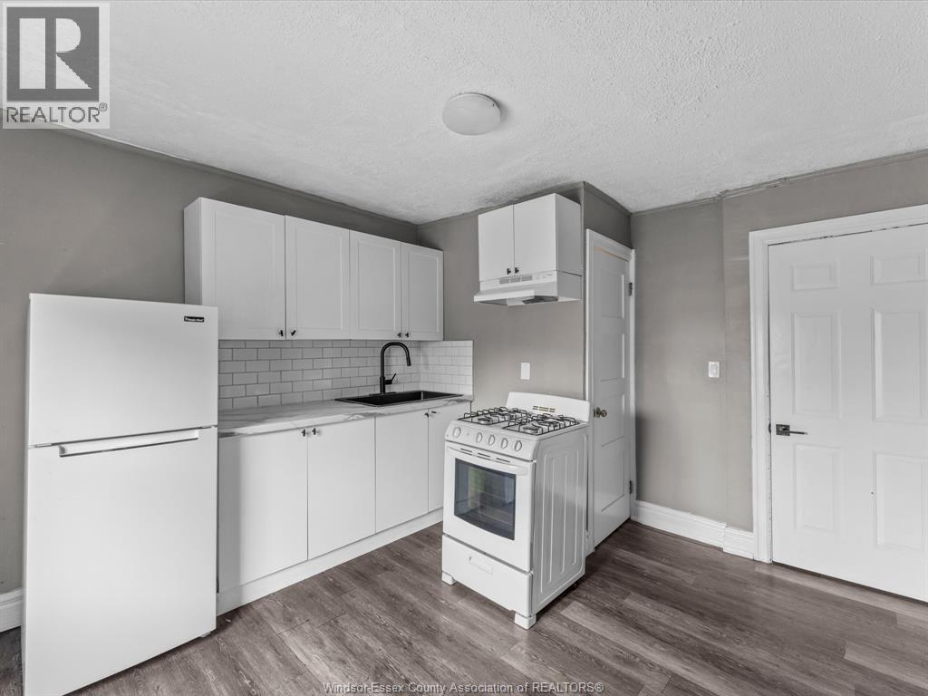 446 Wyandotte Street West Property Photo 28