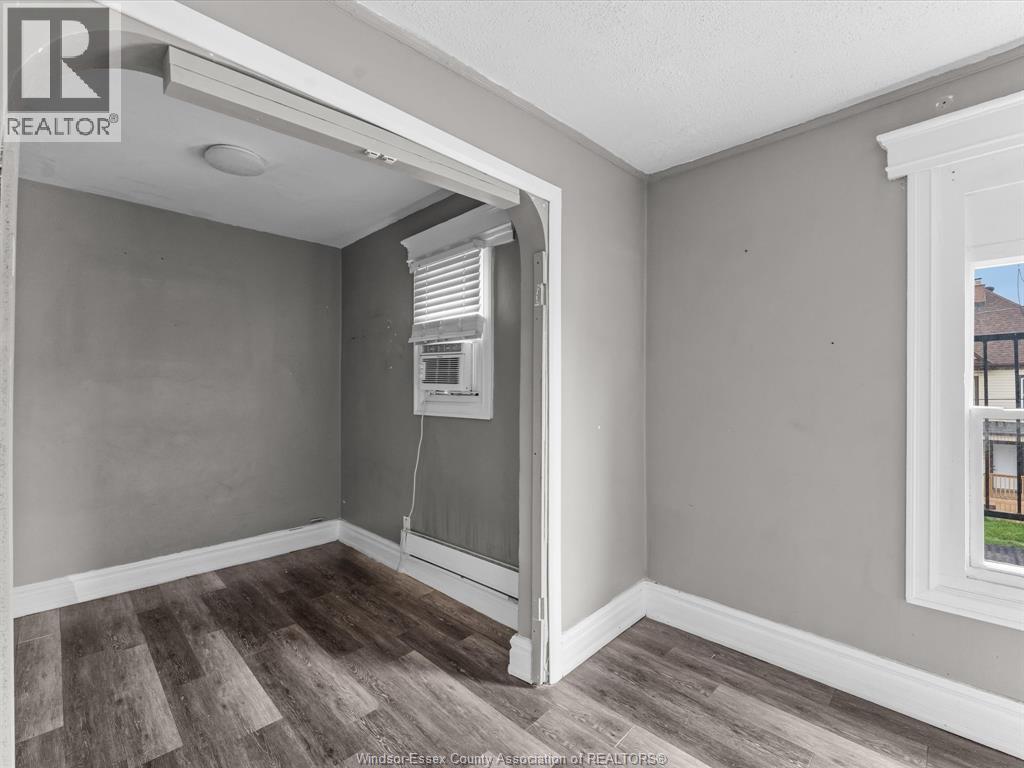 446 Wyandotte Street West Property Photo 29