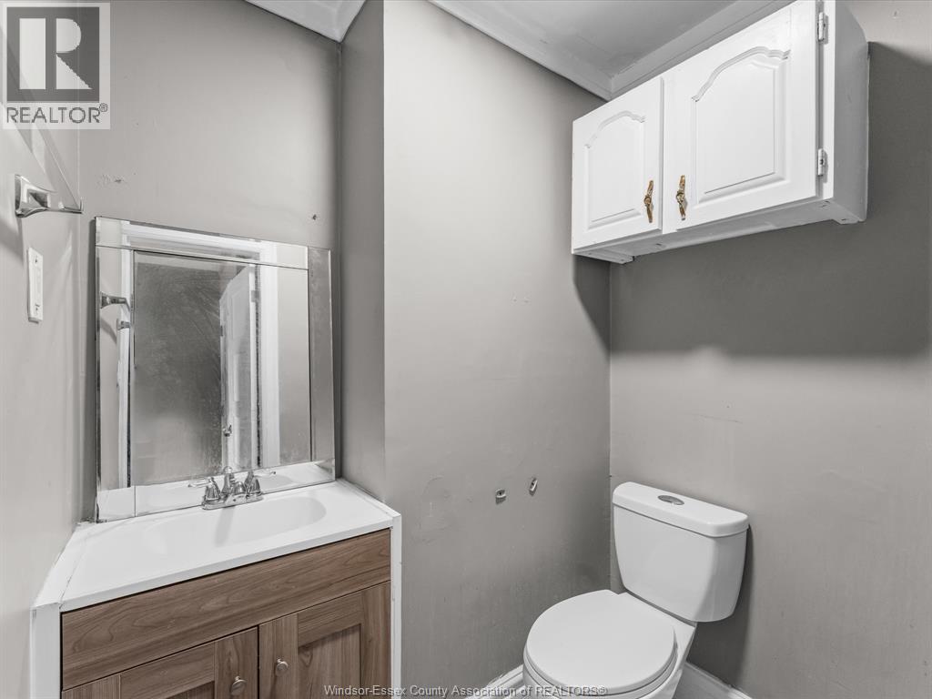 446 Wyandotte Street West Property Photo 30