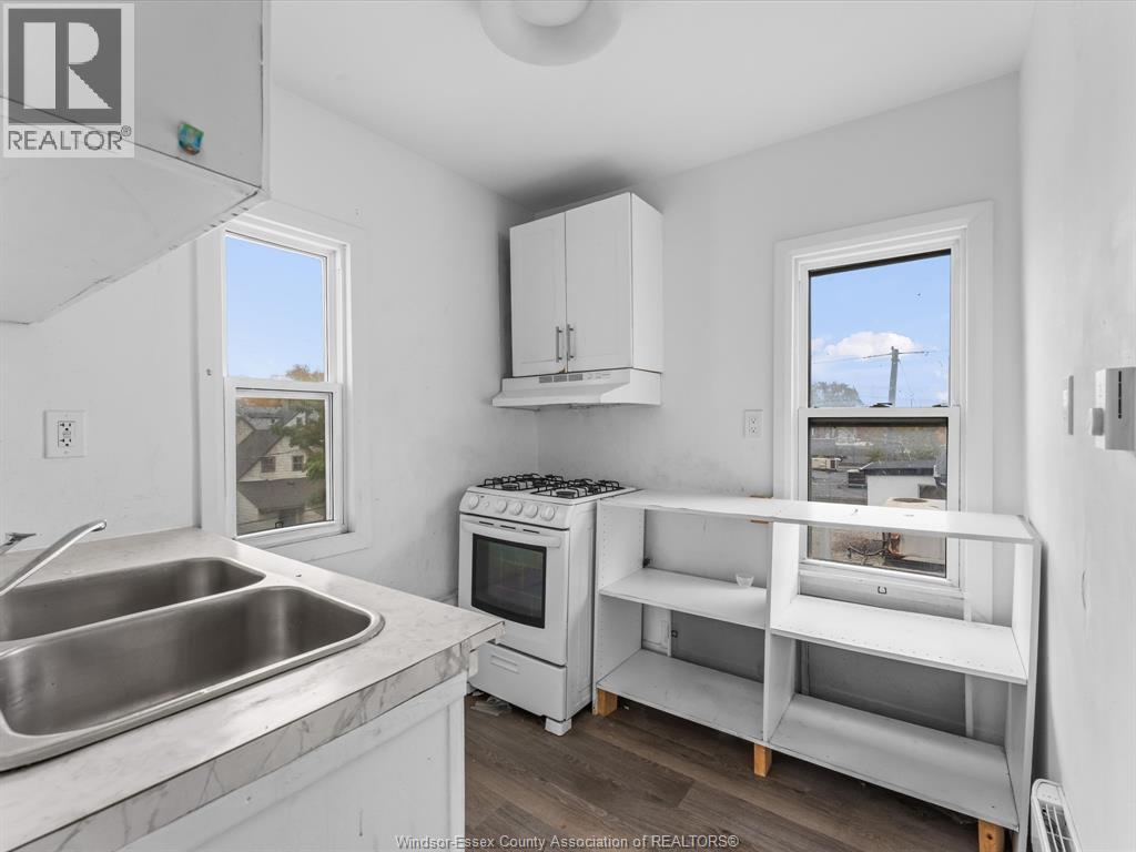 446 Wyandotte Street West Property Photo 31