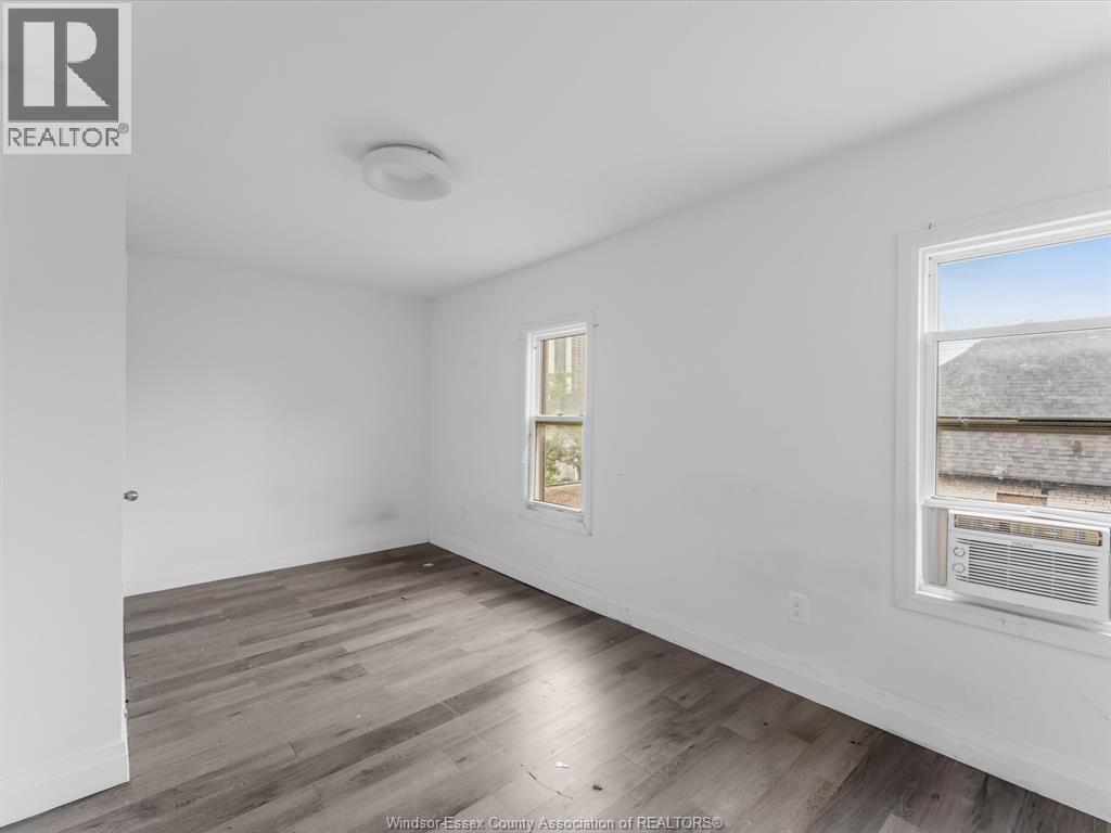 446 Wyandotte Street West Property Photo 35