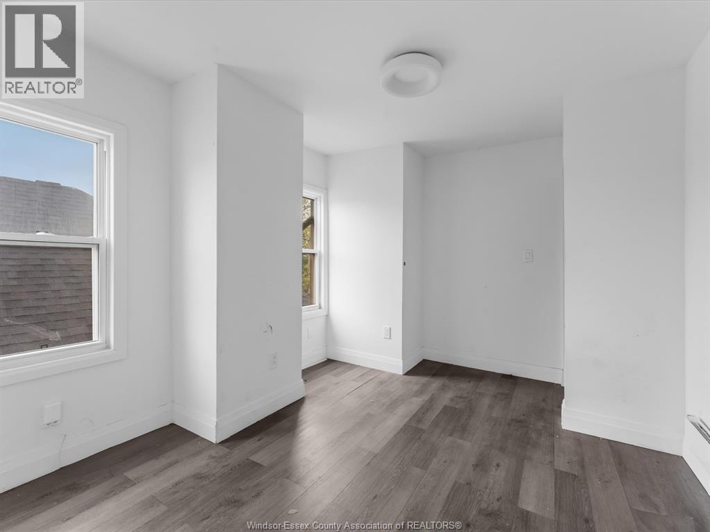 446 Wyandotte Street West Property Photo 36