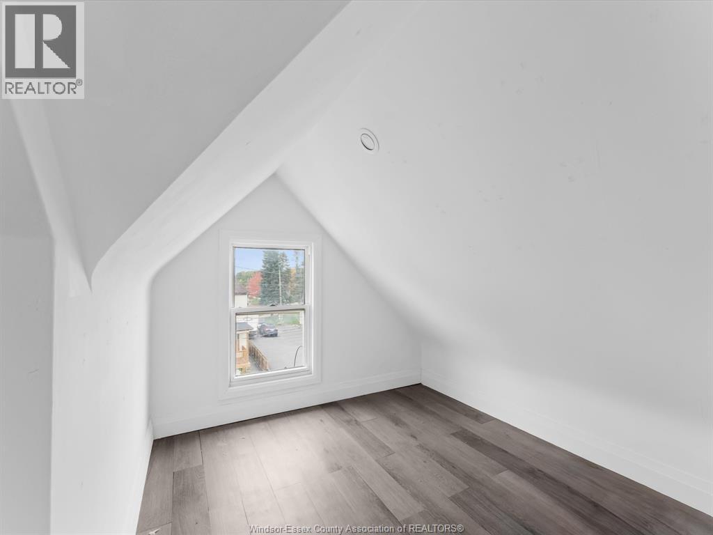 446 Wyandotte Street West Property Photo 37