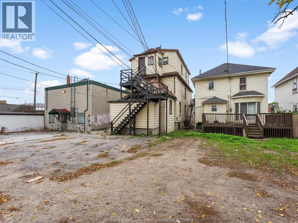 446 Wyandotte Street West Property Photo 41