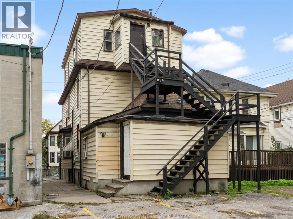 446 Wyandotte Street West Property Photo 42