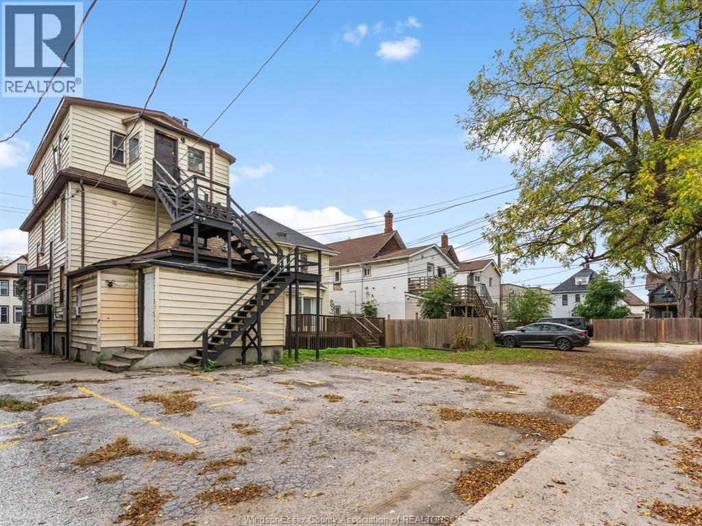 446 Wyandotte Street West Property Photo 43