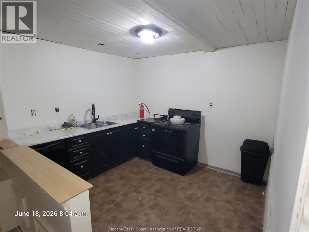 4776 Wyandotte Street East Property Photo 4