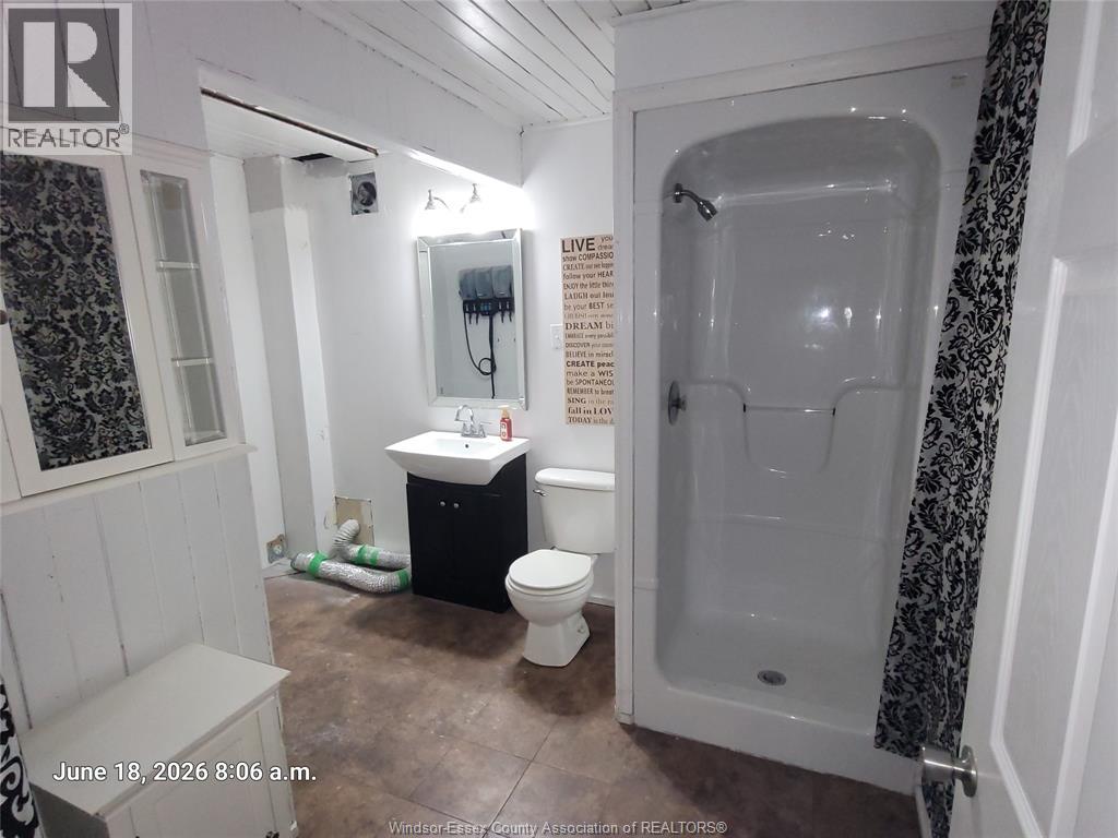 4776 Wyandotte Street East Property Photo 6