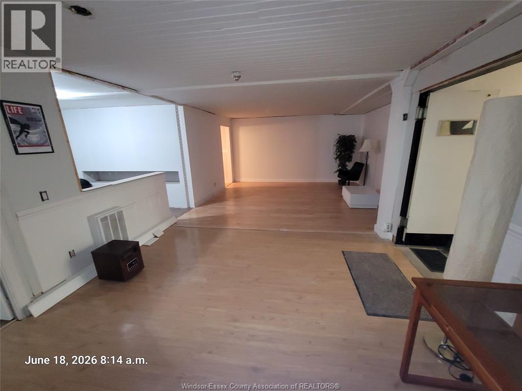 4776 Wyandotte Street East Property Photo 14