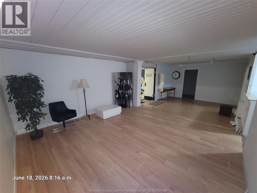 4776 Wyandotte Street East Property Photo 16