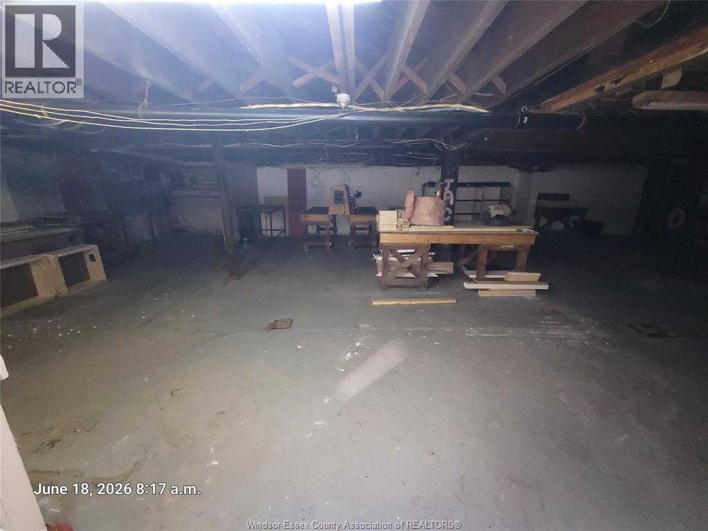 4776 Wyandotte Street East Property Photo 17