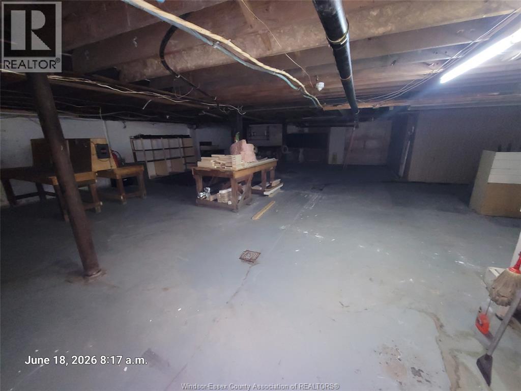 4776 Wyandotte Street East Property Photo 18