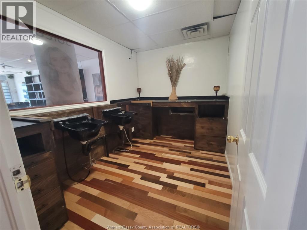 4776 Wyandotte Street East Property Photo 25