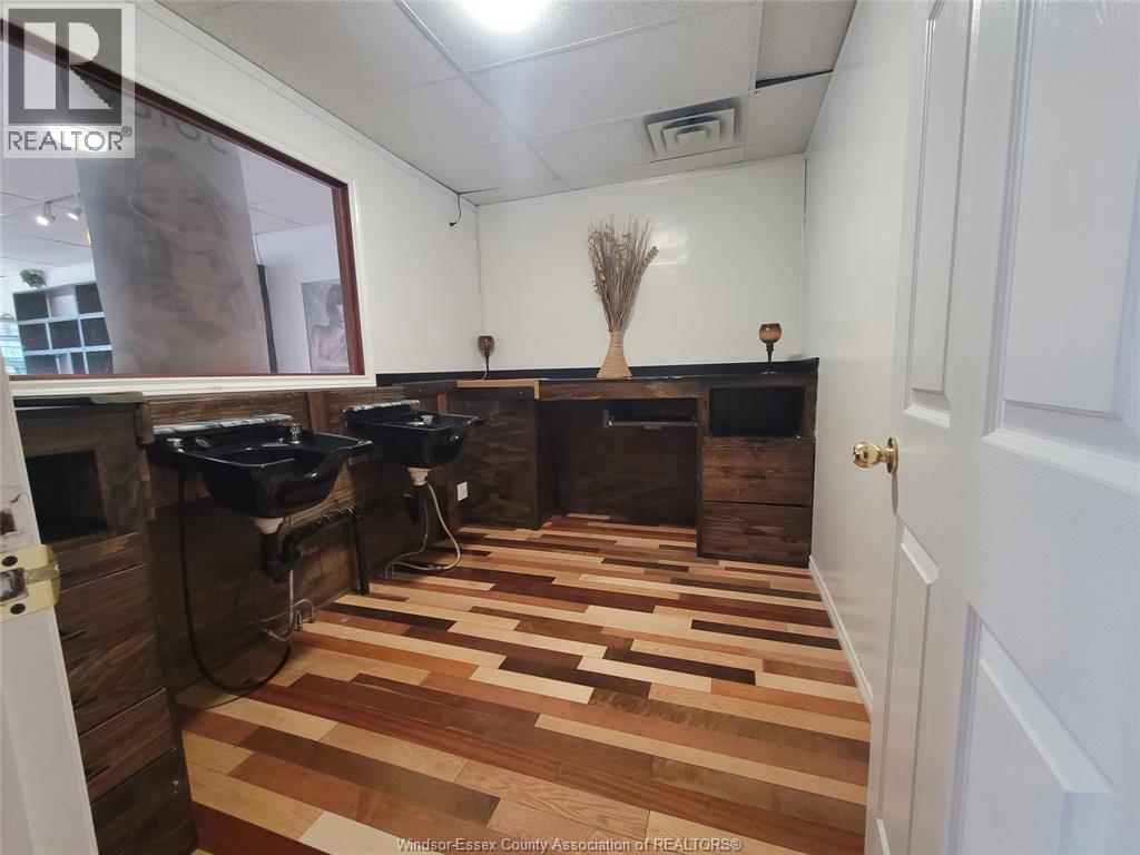 4776 Wyandotte Street East Property Photo 27