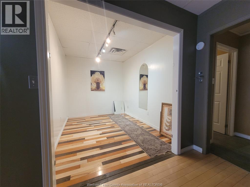 4776 Wyandotte Street East Property Photo 28