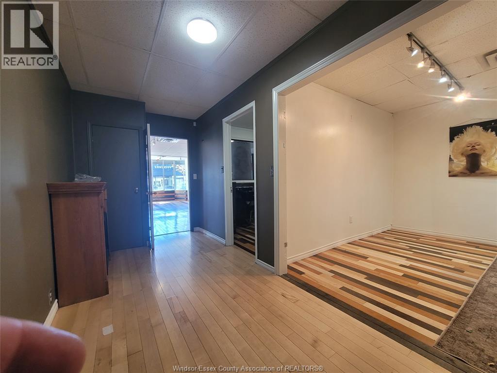 4776 Wyandotte Street East Property Photo 29
