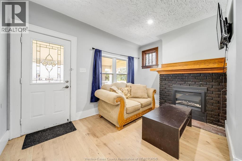 1408 Dougall Avenue Property Photo 5