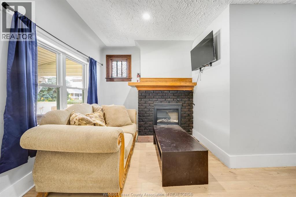 1408 Dougall Avenue Property Photo 6