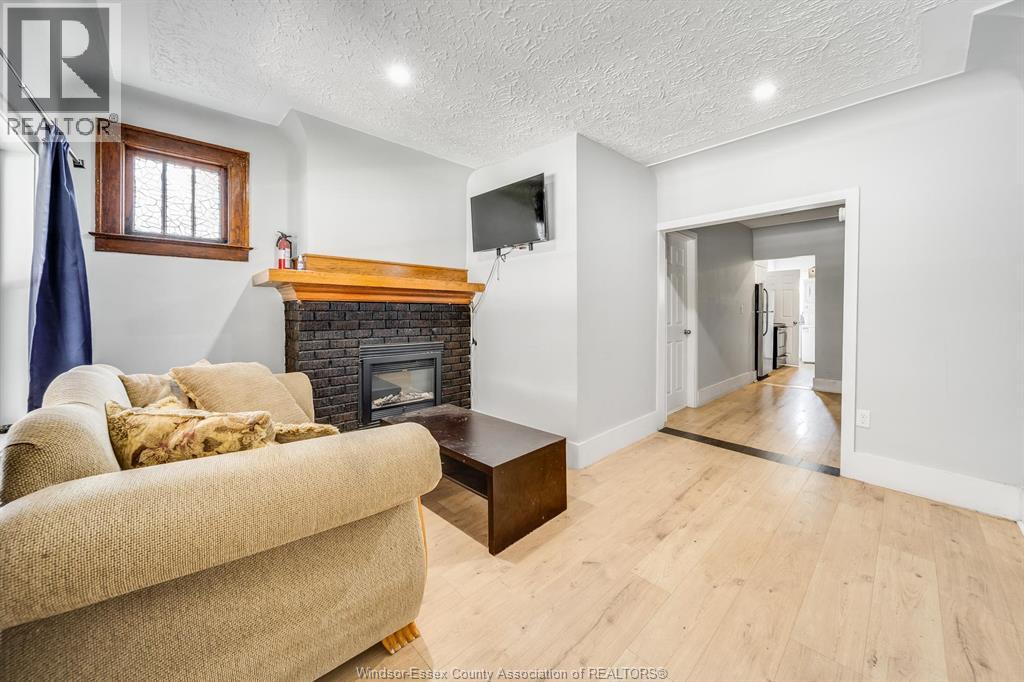 1408 Dougall Avenue Property Photo 7