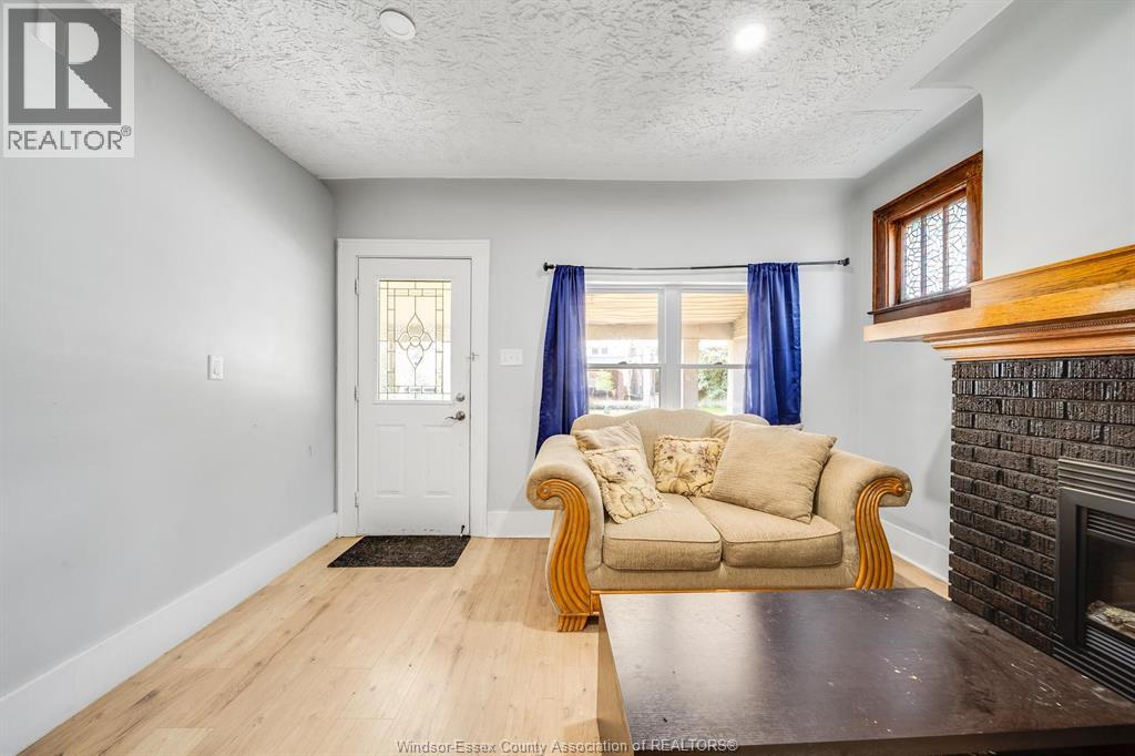 1408 Dougall Avenue Property Photo 8