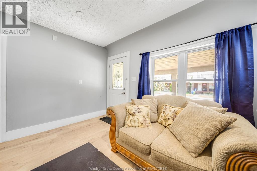 1408 Dougall Avenue Property Photo 9