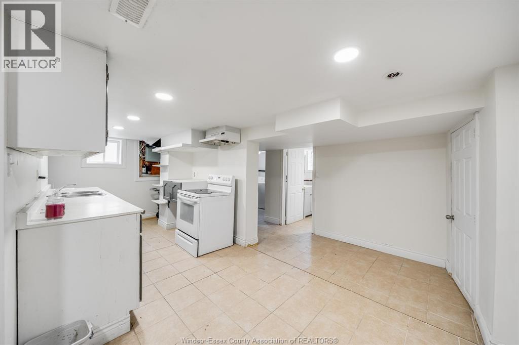 1408 Dougall Avenue Property Photo 24