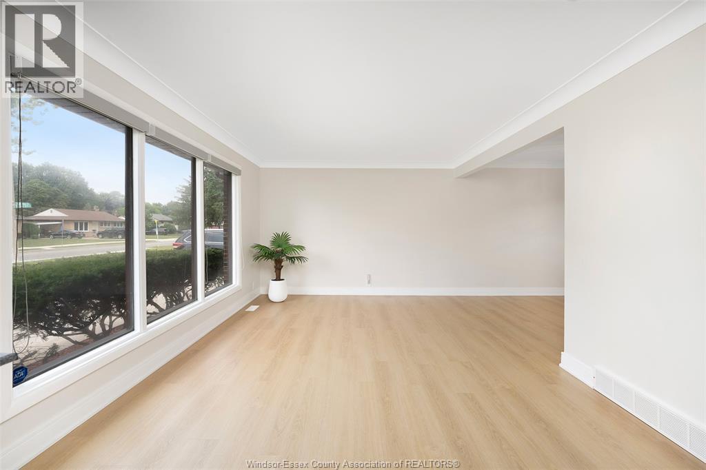 4100 Mount Royal Property Photo 12