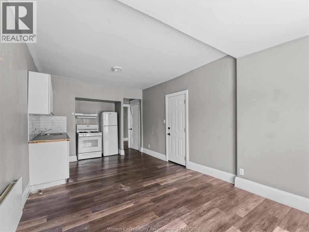 446 Wyandotte Street West Property Photo 3