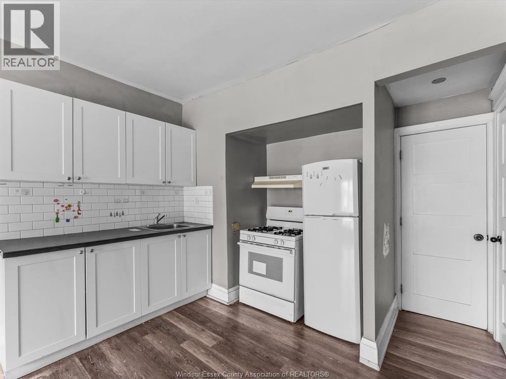 446 Wyandotte Street West Property Photo 4