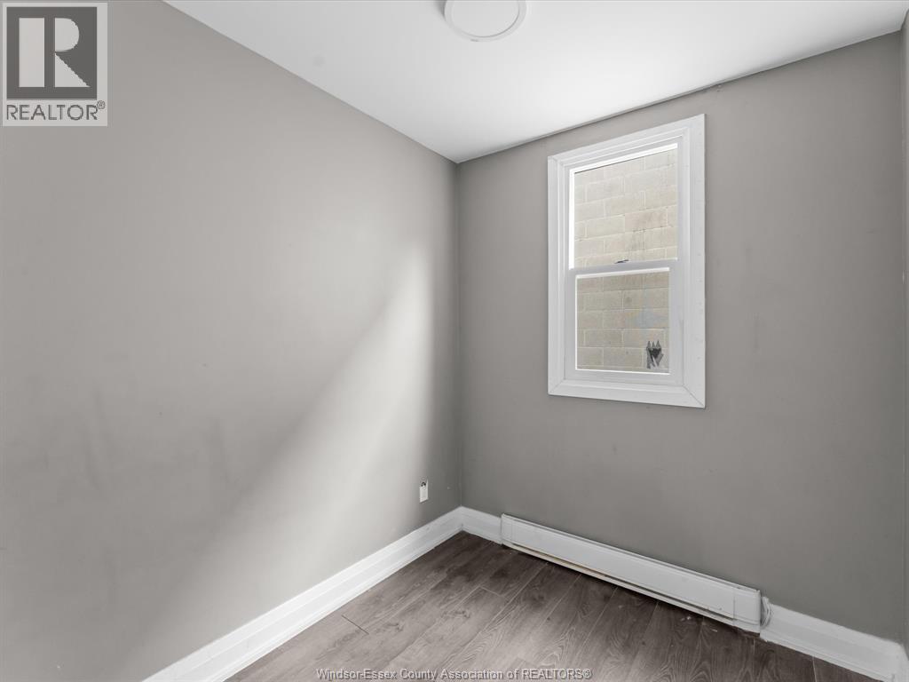 446 Wyandotte Street West Property Photo 8