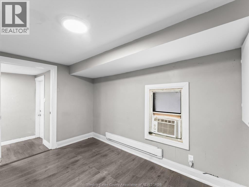 446 Wyandotte Street West Property Photo 12