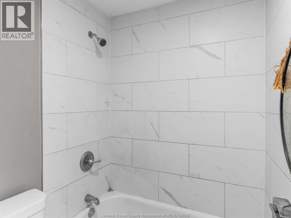 446 Wyandotte Street West Property Photo 14