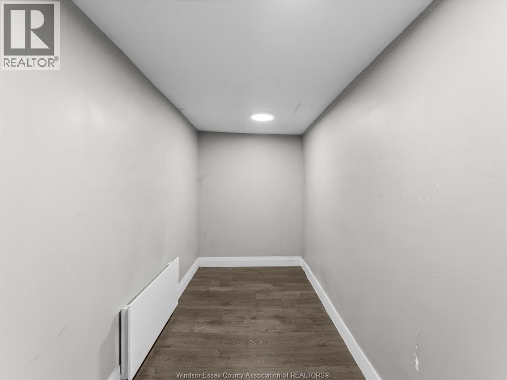 446 Wyandotte Street West Property Photo 16