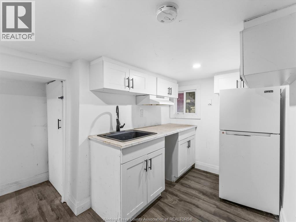 446 Wyandotte Street West Property Photo 17