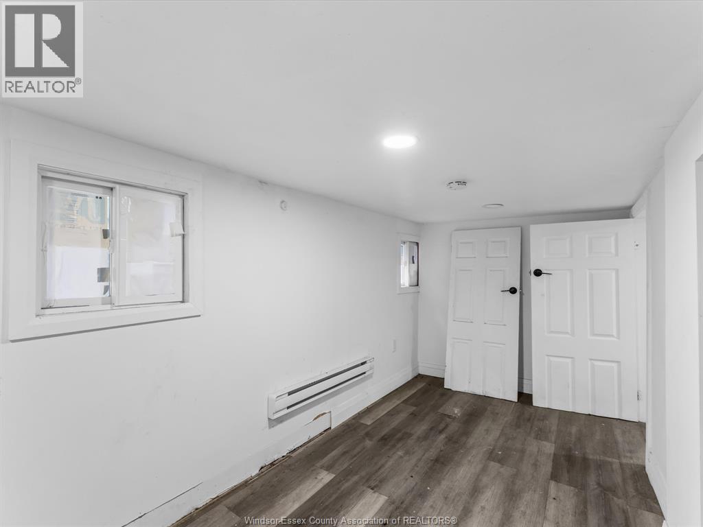 446 Wyandotte Street West Property Photo 18