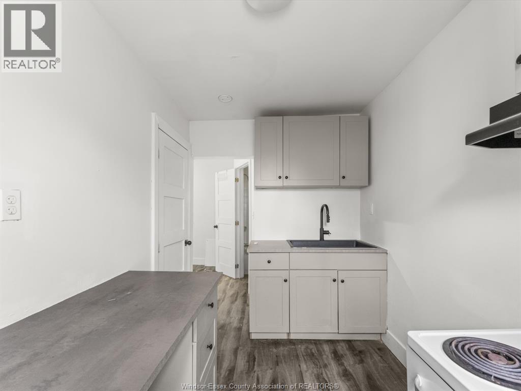 446 Wyandotte Street West Property Photo 22