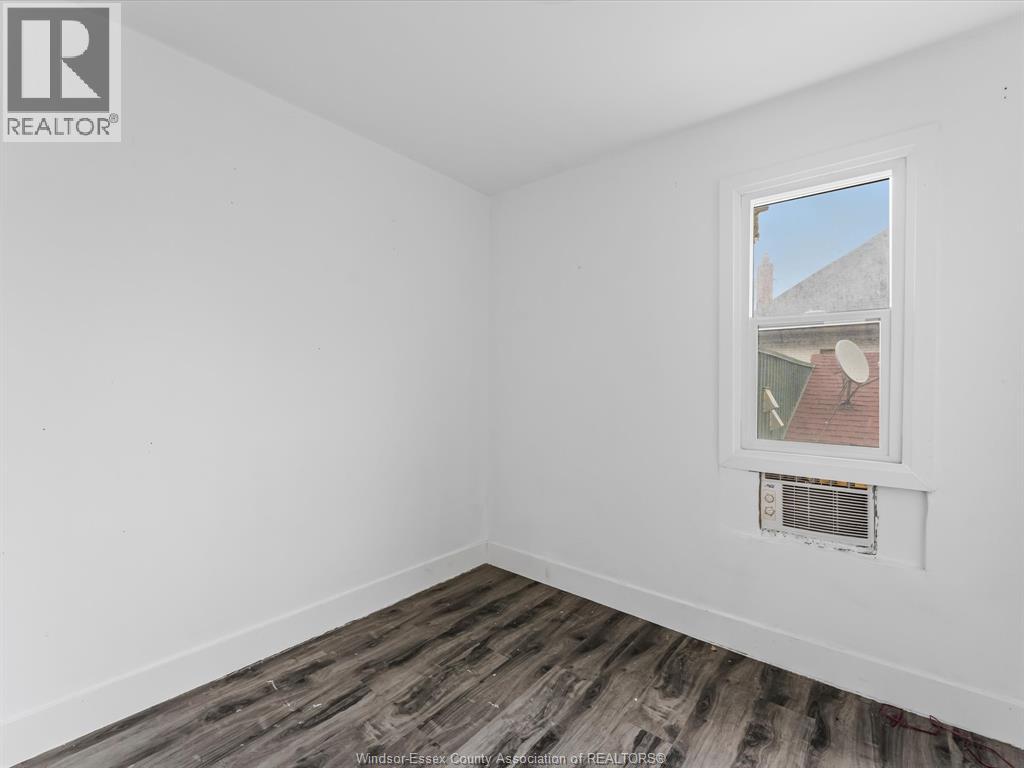 446 Wyandotte Street West Property Photo 26