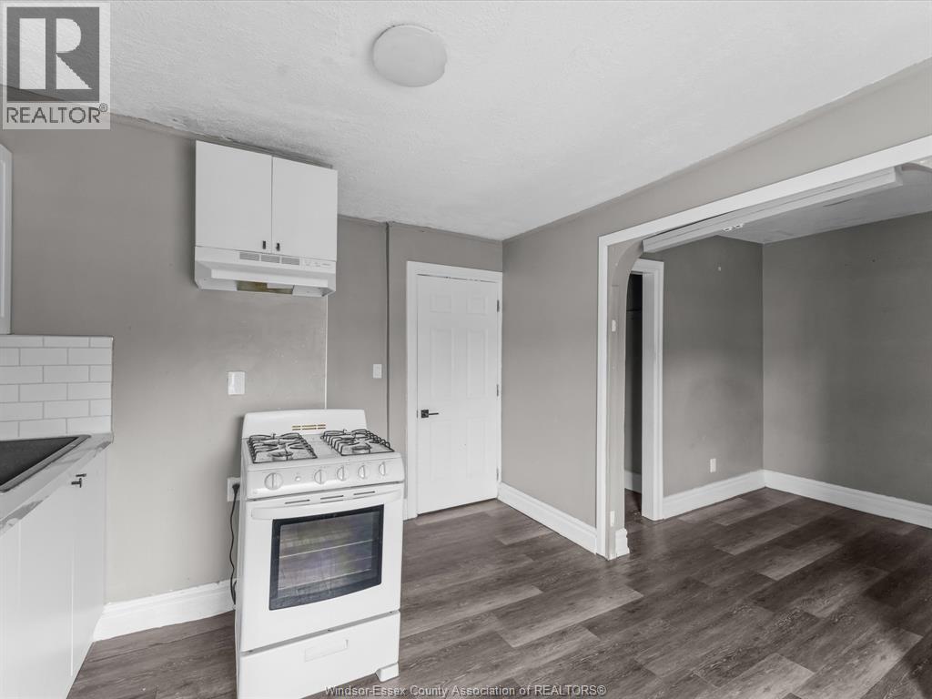 446 Wyandotte Street West Property Photo 27