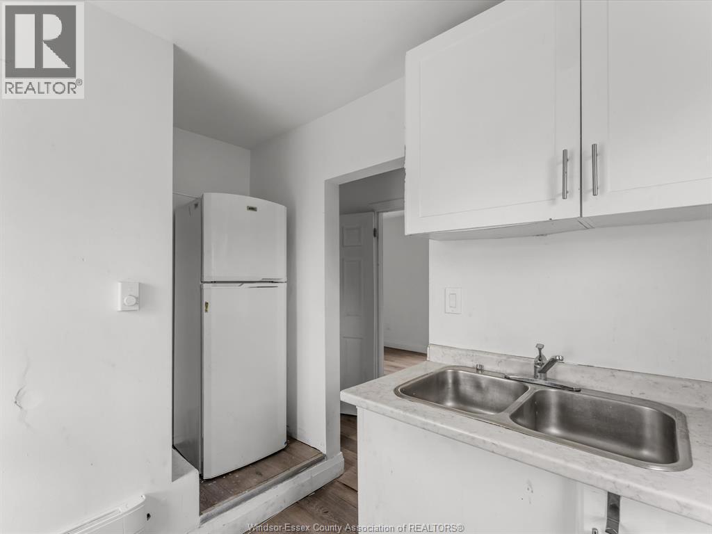 446 Wyandotte Street West Property Photo 32