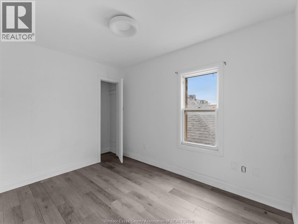 446 Wyandotte Street West Property Photo 33