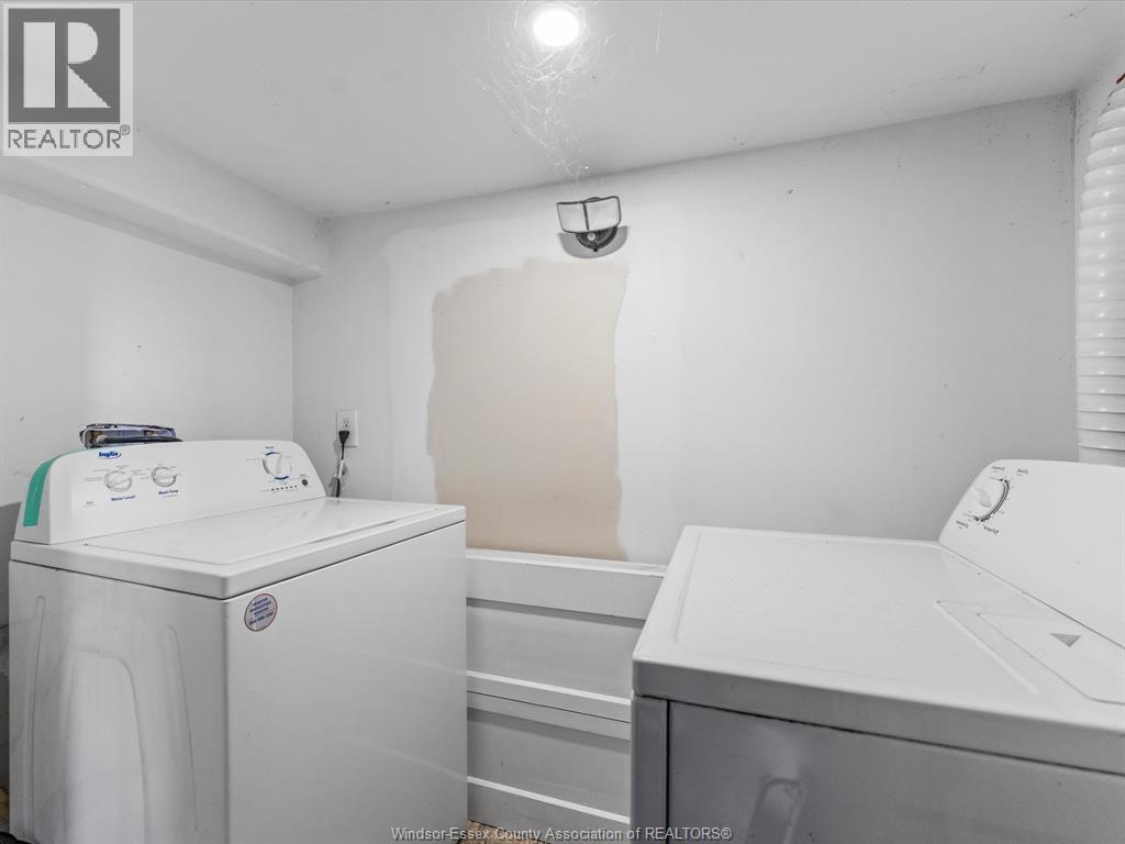 446 Wyandotte Street West Property Photo 40