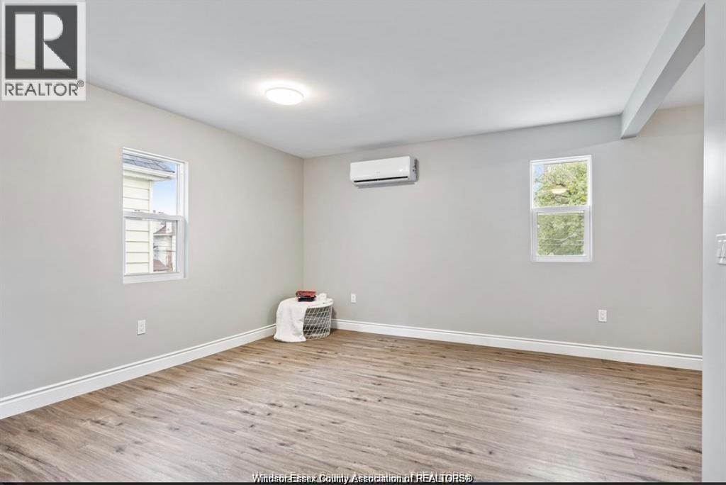 746 Dougall Avenue Unit# Upper Property Photo 4