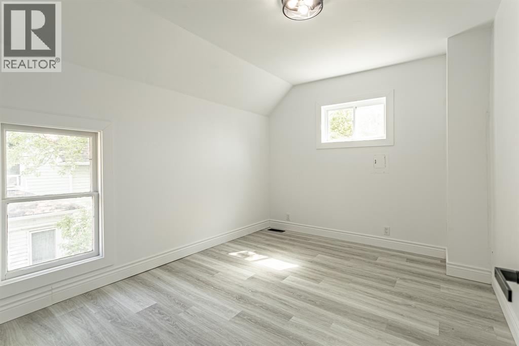 136 Brock Street North Property Photo 11