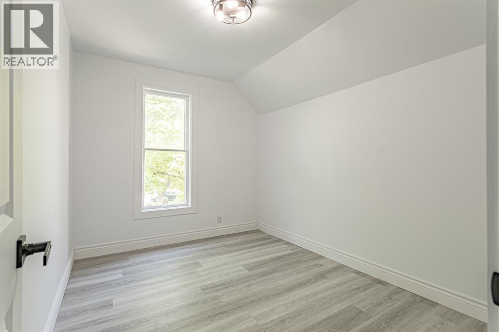 136 Brock Street North Property Photo 13