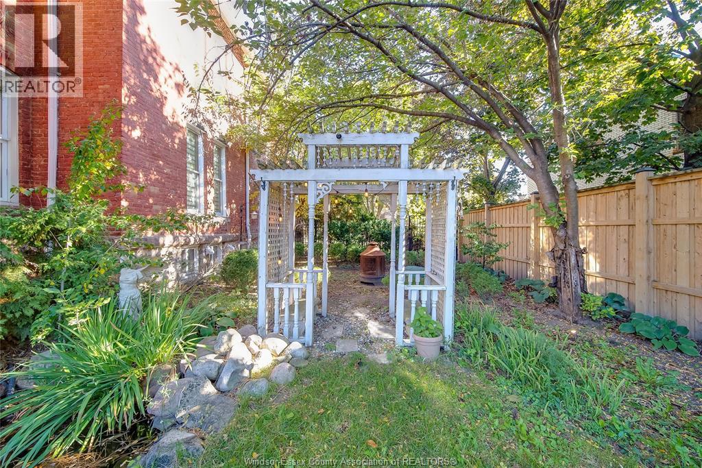 719 Victoria Property Photo 45