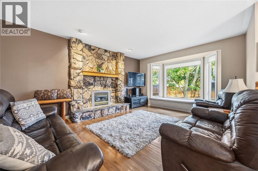 388 April Court Property Photo 6