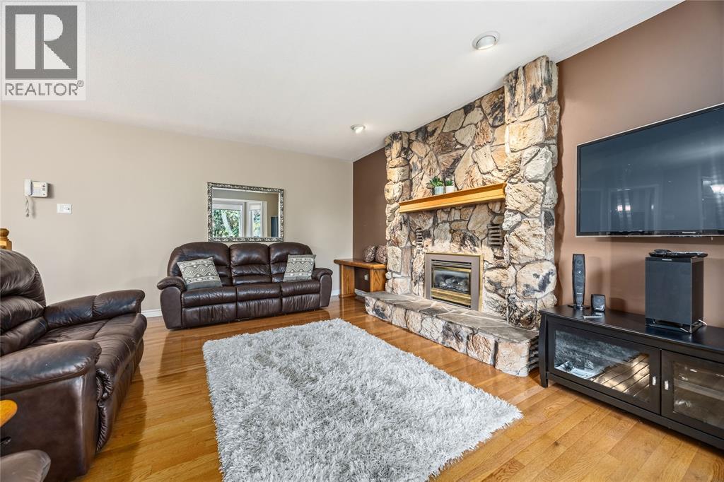 388 April Court Property Photo 8